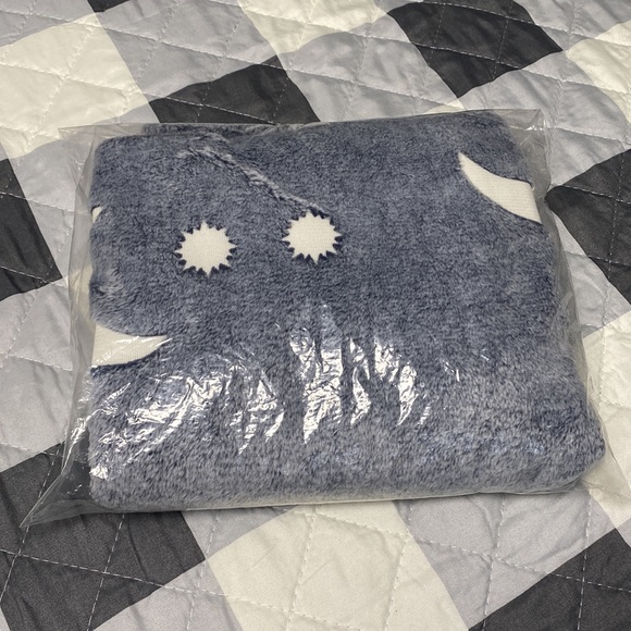 Blue Star & Moon Glow in the Dark Flannel Throw Blanket - Picture 5 of 5